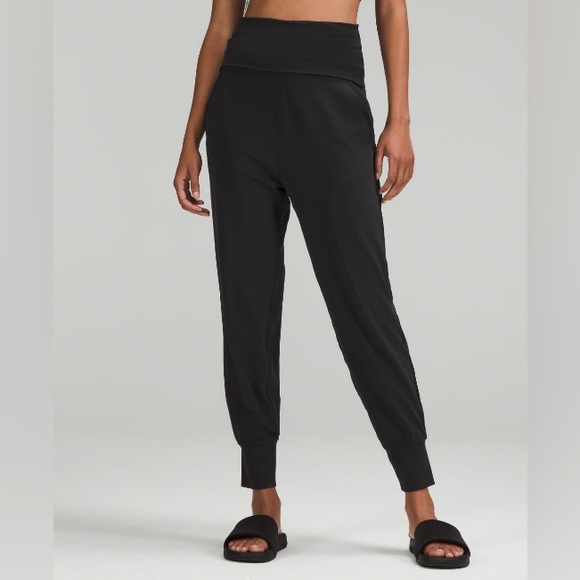 lululemon Align™ Super-High-Rise Ribbed-Waist Jogger - Picture 1 of 3